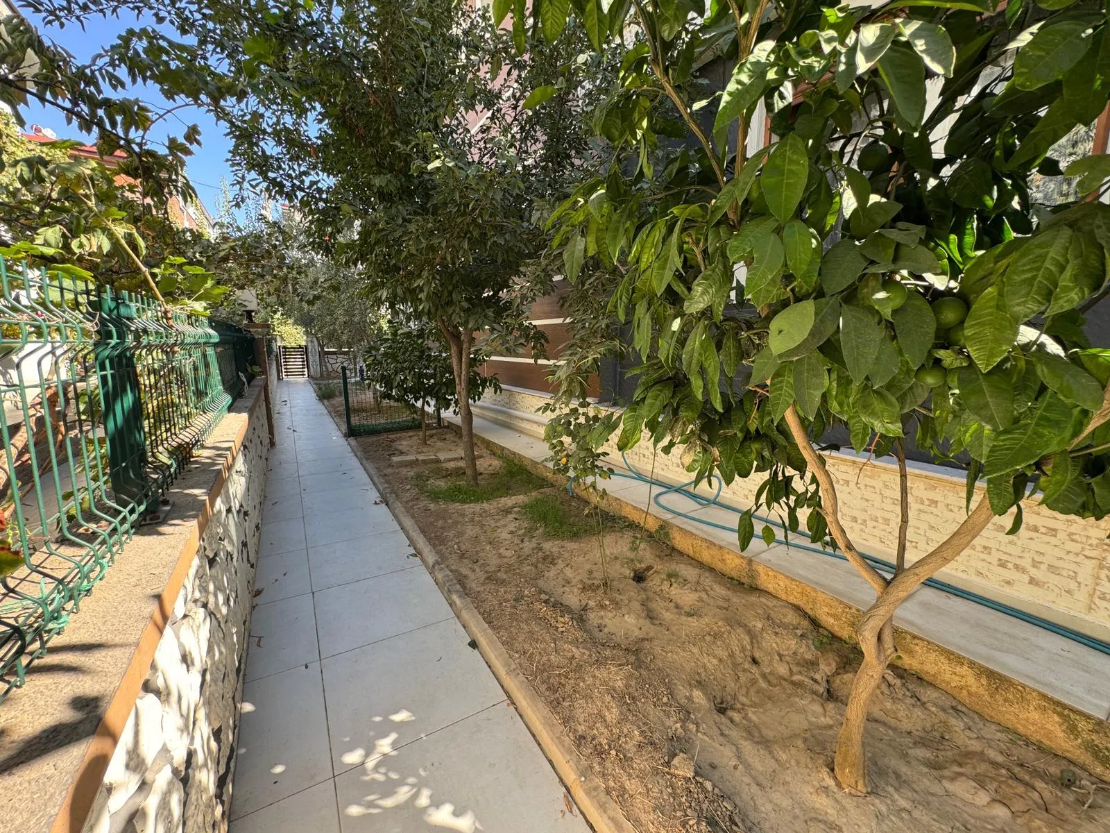 Seferihisar Cumhuriyet'te Denize 500M Mesafede Lüks & Geniş Bahçeli 2+1 Villa