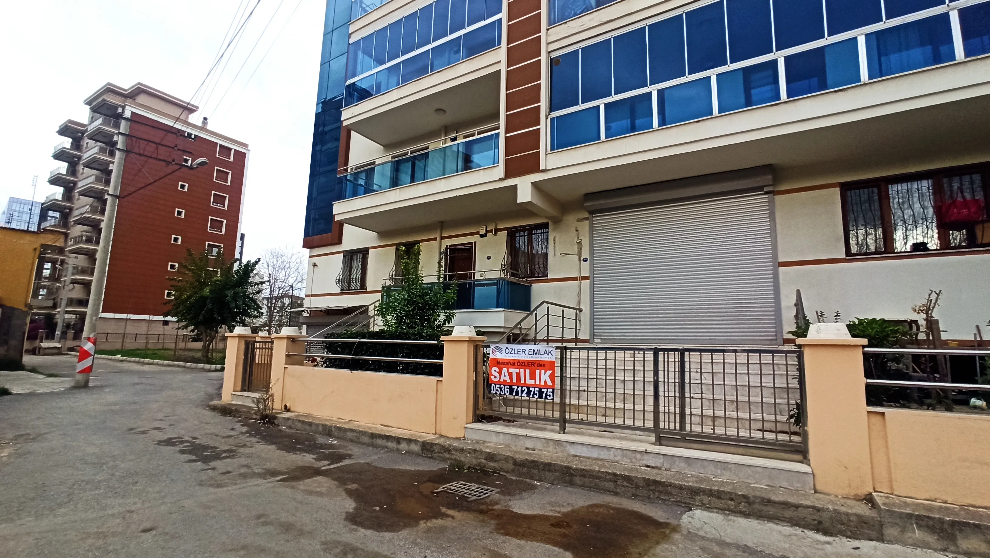 KARŞIYAKA YENİ GİRNE'DE (BAYRAKLI TARAFI) 59M2 DÜKKAN SATILIKTIR