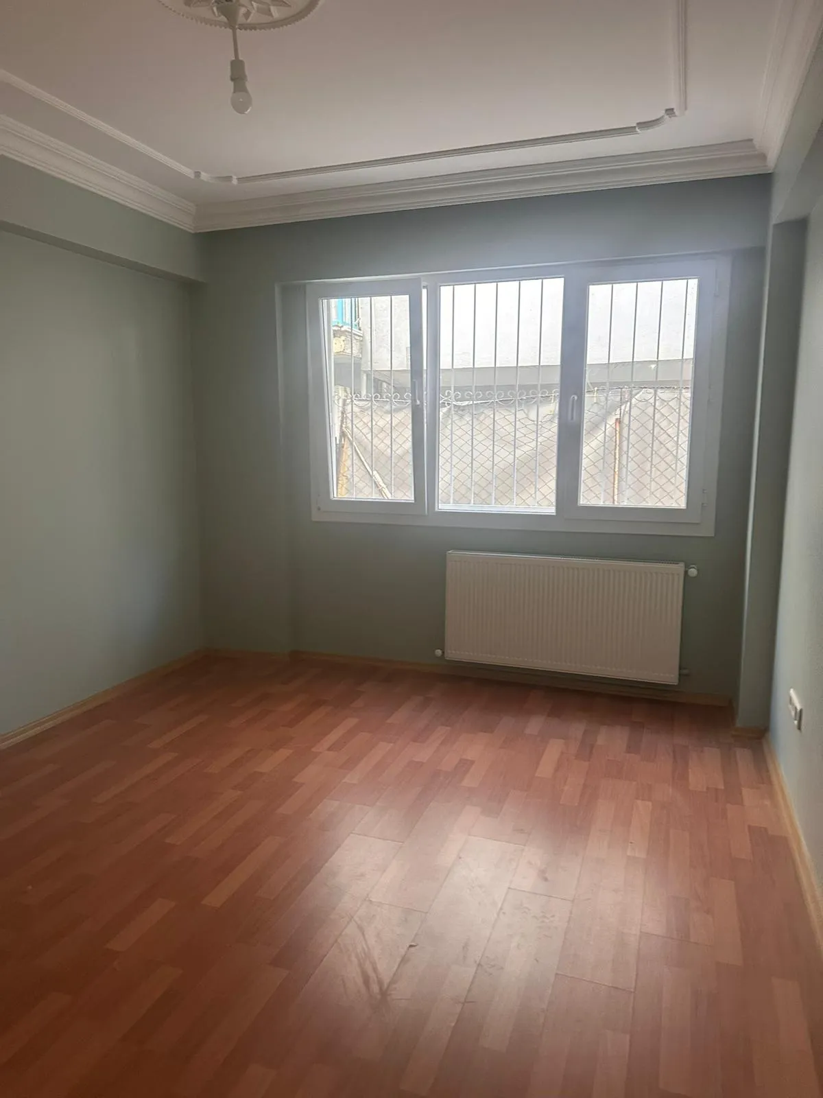 Sahil Evlerinde Bahçeli Doğalgazlı 2+1 Kiralık Ev