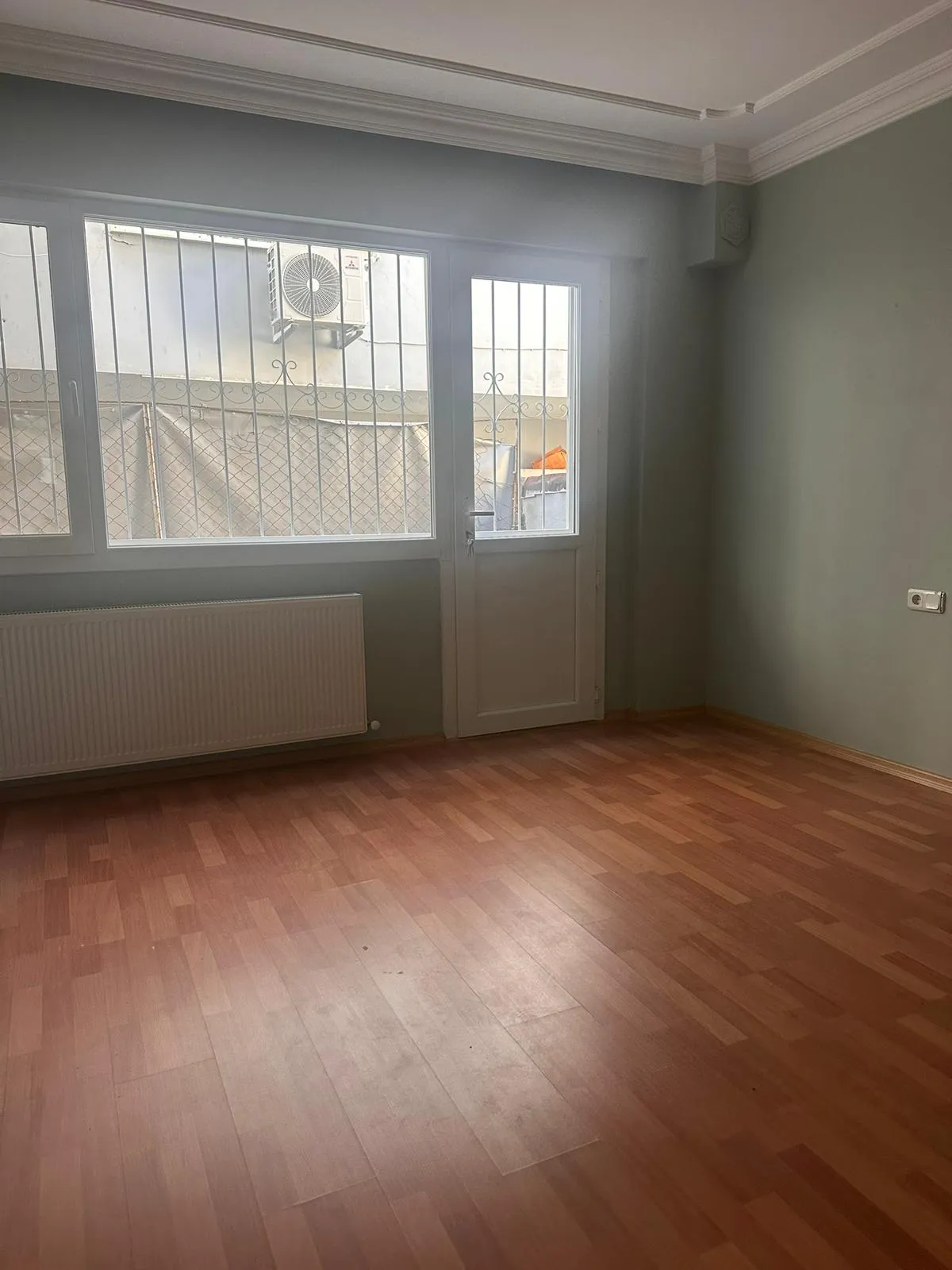 Sahil Evlerinde Bahçeli Doğalgazlı 2+1 Kiralık Ev