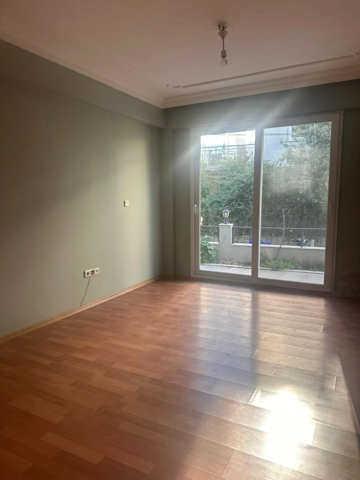 Sahil Evlerinde Bahçeli Doğalgazlı 2+1 Kiralık Ev