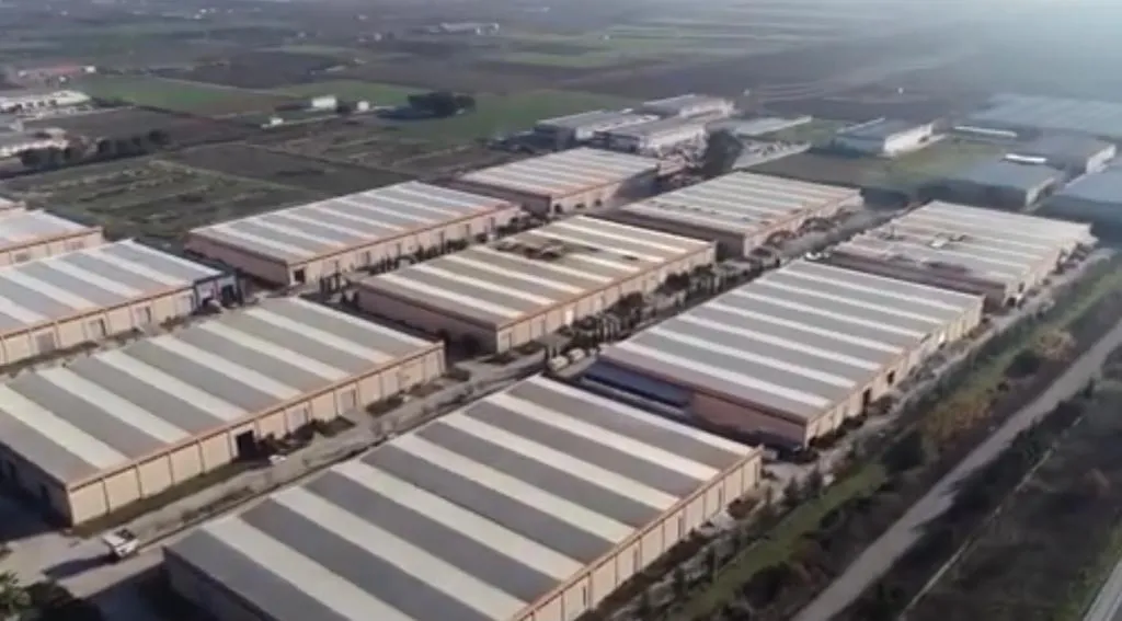 izmir torbalı pancar çetmen sanayi sitesinde 500 m2 satılık depo ve fabrika