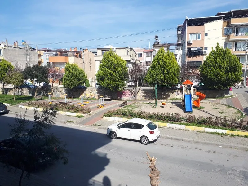 İzmir Buca Adatepe Mahallesi İİBF ve Kampüs Yakınında 1+1 Eşyalı Kiralık Daire