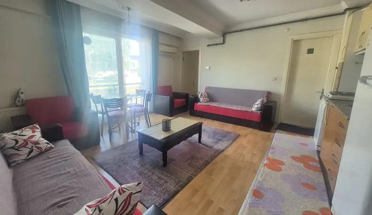 İzmir Buca Adatepe Mahallesi İİBF ve Kampüs Yakınında 1+1 Eşyalı Kiralık Daire