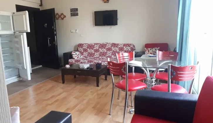İzmir Buca Adatepe Mahallesi İİBF ve Kampüs Yakınında 1+1 Eşyalı Kiralık Daire