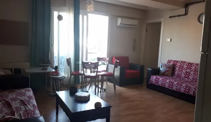 İzmir Buca Adatepe Mahallesi İİBF ve Kampüs Yakınında 1+1 Eşyalı Kiralık Daire