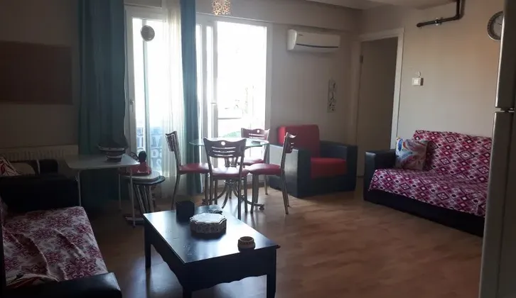 İzmir Buca Adatepe Mahallesi İİBF ve Kampüs Yakınında 1+1 Eşyalı Kiralık Daire