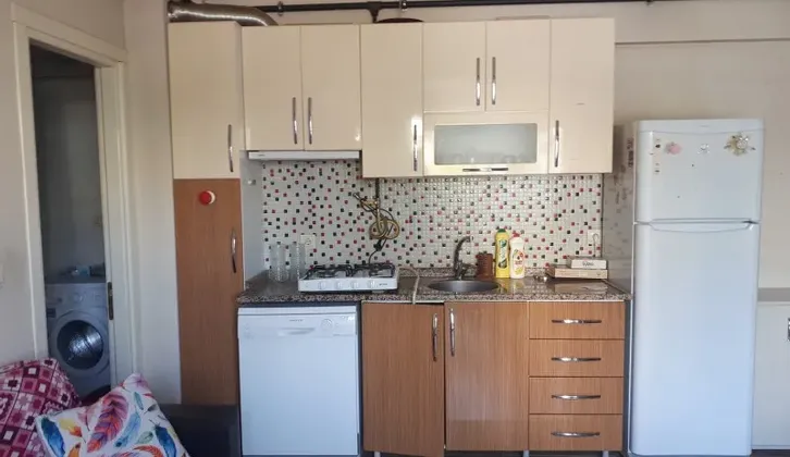 İzmir Buca Adatepe Mahallesi İİBF ve Kampüs Yakınında 1+1 Eşyalı Kiralık Daire