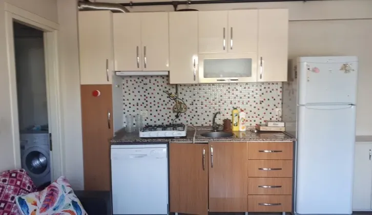 İzmir Buca Adatepe Mahallesi İİBF ve Kampüs Yakınında 1+1 Eşyalı Kiralık Daire