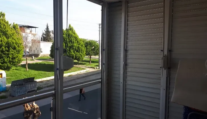 İzmir Buca Adatepe Mahallesi İİBF ve Kampüs Yakınında 1+1 Eşyalı Kiralık Daire