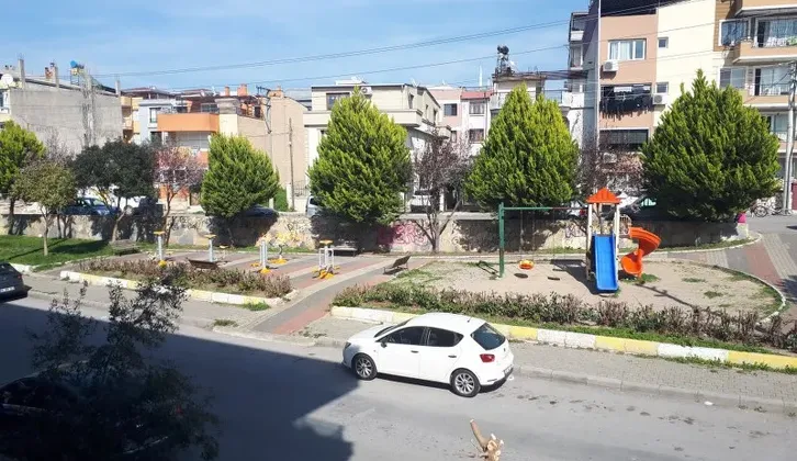 İzmir Buca Adatepe Mahallesi İİBF ve Kampüs Yakınında 1+1 Eşyalı Kiralık Daire