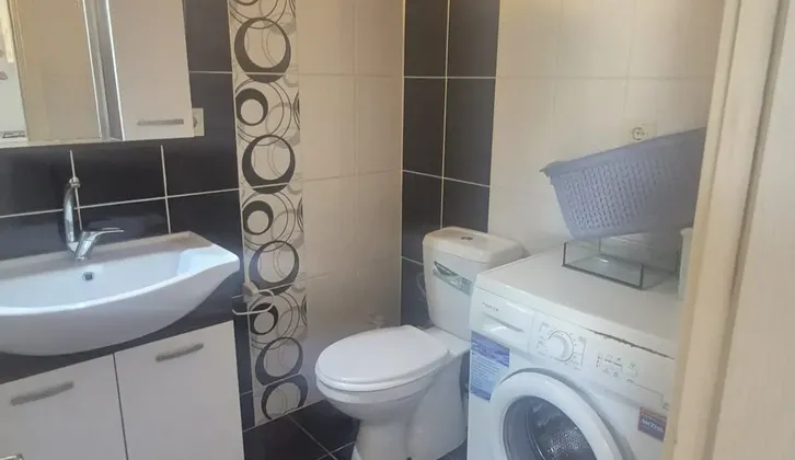İzmir Buca Adatepe Mahallesi İİBF ve Kampüs Yakınında 1+1 Eşyalı Kiralık Daire