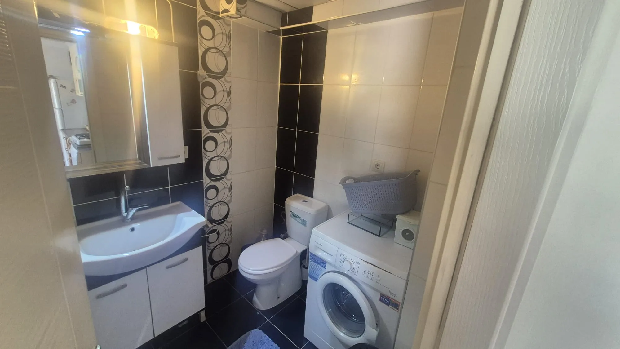 İzmir Buca Adatepe Mahallesi İİBF ve Kampüs Yakınında 1+1 Eşyalı Kiralık Daire