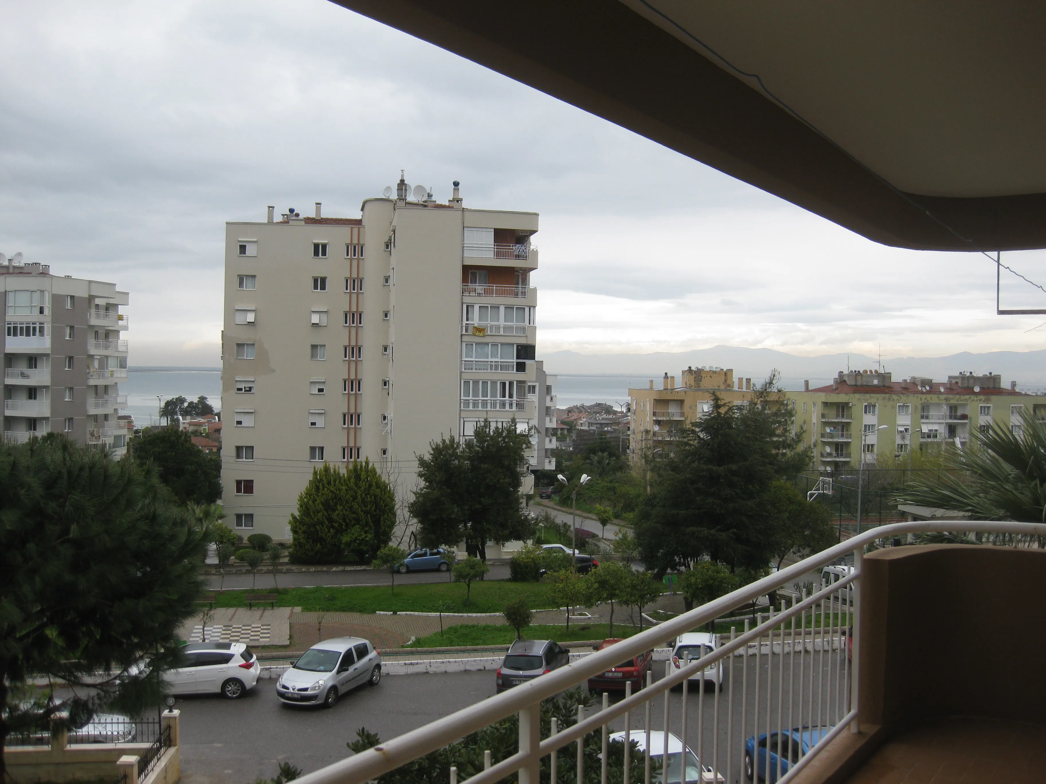 Huzur Mahallesinde Çağdaş Orko Sitesi 3+1 Ara Kat Kiralık Daire