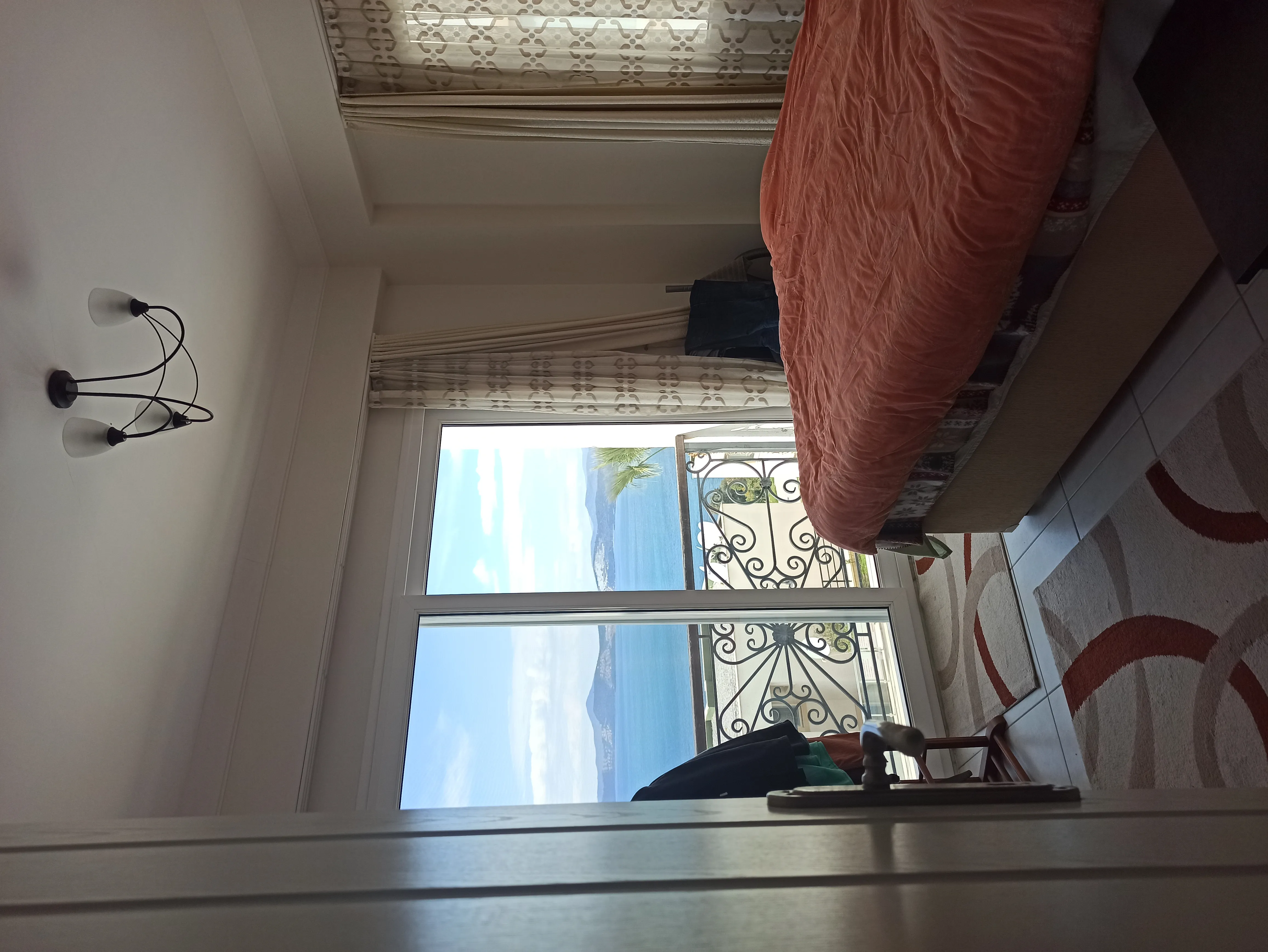 MİLAS GÜLLÜK'TE SUNSET APARTMANLARI SİTESİNDE 2+1 KOMPLE DENİZ HAVUZ MANZARALI DAİRE