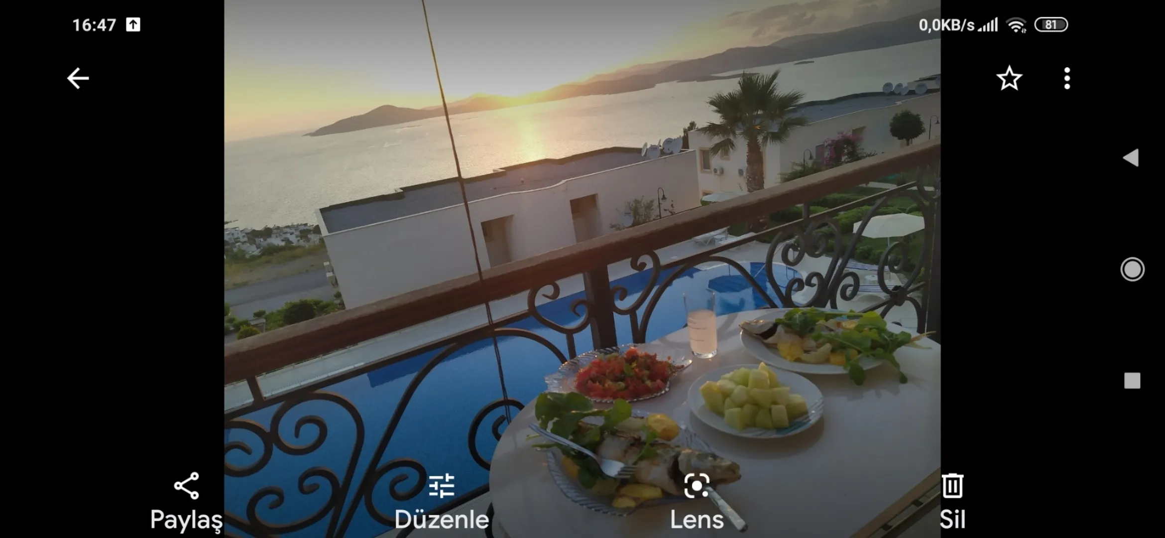 MİLAS GÜLLÜK'TE SUNSET APARTMANLARI SİTESİNDE 2+1 KOMPLE DENİZ HAVUZ MANZARALI DAİRE