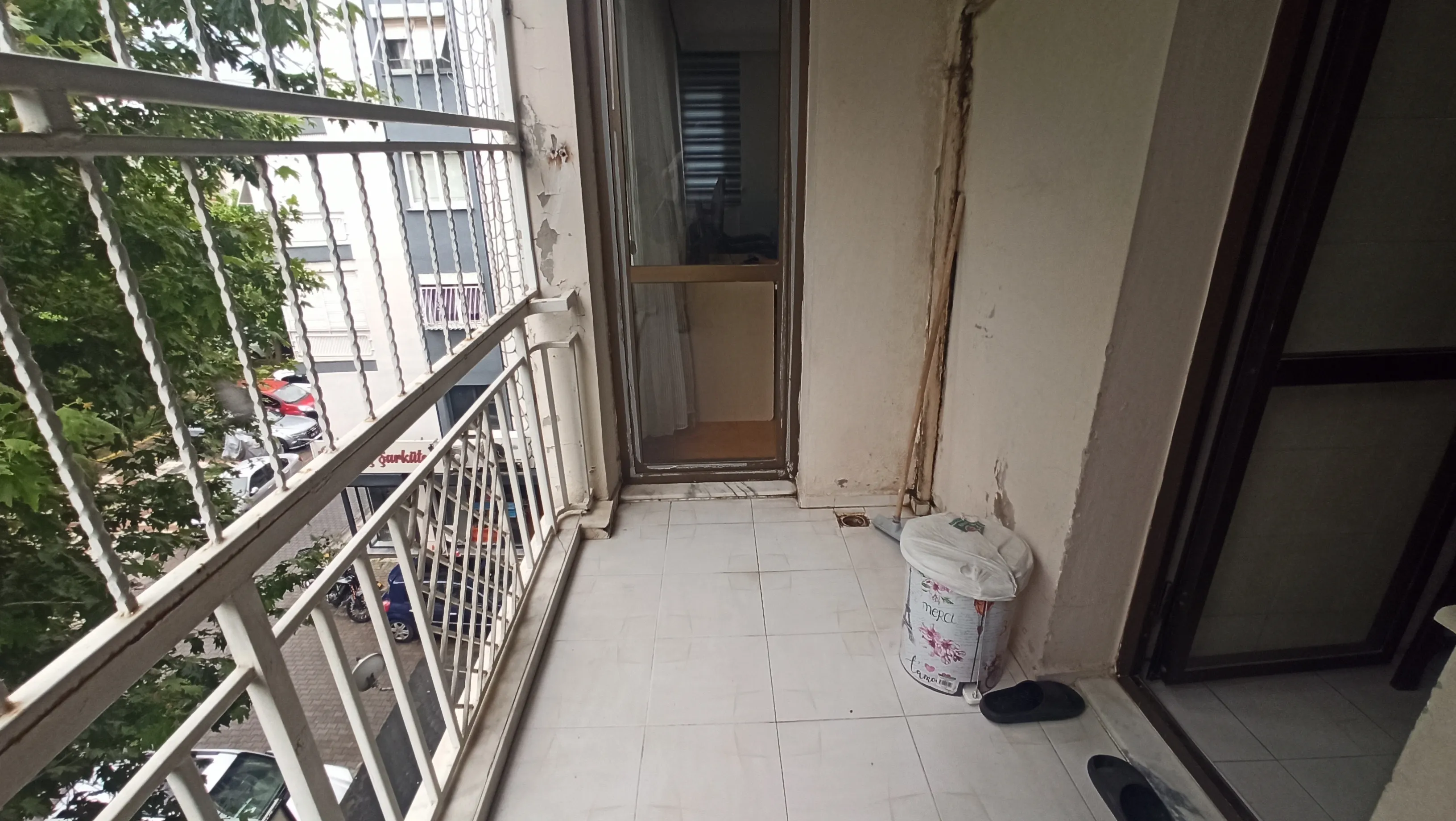 KARŞIYAKA ALAYBEY'DE4+1 ASANSÖRLÜ 2. KAT 150M2 DAİRE