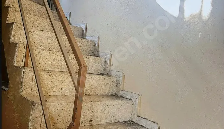 Karabağlar Bozyaka'da 3 Kat İmarlı 226 m² Müstakil Ev / Arsa