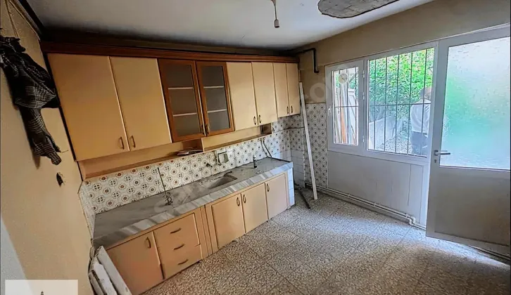 Karabağlar Bozyaka'da 3 Kat İmarlı 226 m² Müstakil Ev / Arsa