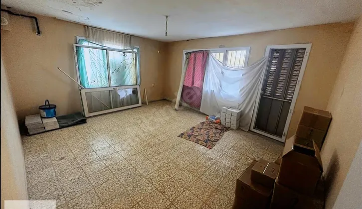 Karabağlar Bozyaka'da 3 Kat İmarlı 226 m² Müstakil Ev / Arsa