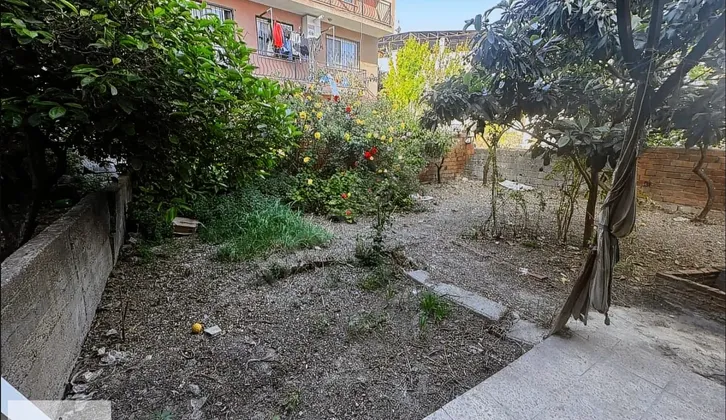 Karabağlar Bozyaka'da 3 Kat İmarlı 226 m² Müstakil Ev / Arsa