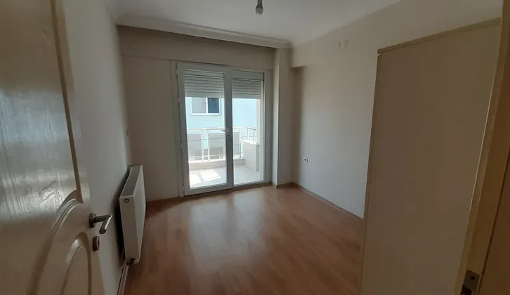 Ertürk Emlak Menderes Merkezde Arakat 2+1 Satılık 115m2 Daire