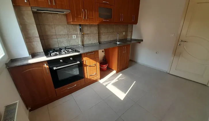 Ertürk Emlak Menderes Merkezde Arakat 2+1 Satılık 115m2 Daire