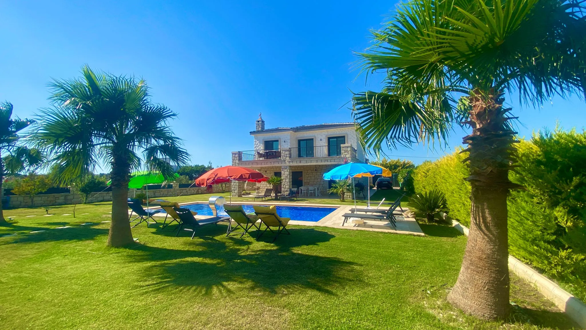Germiyan'da Taş Mimarili, Havuzlu & Müstakil Girişli 5+1 Villa Günlük Aylık Kiralık