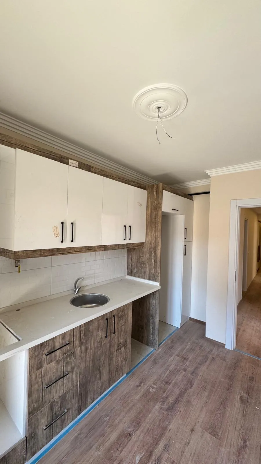 Menemende Kiralık 2+1 Daire | Ebeveyn Banyolu | Kapalı Mutfak