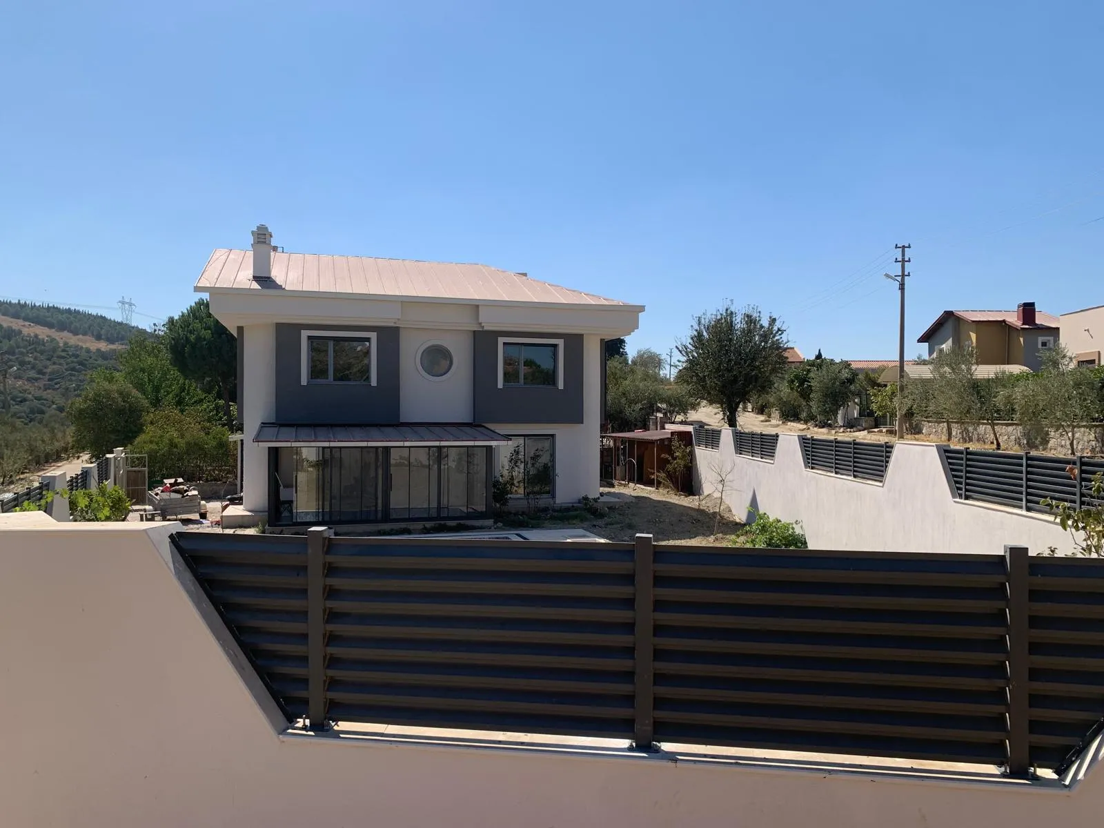 Urla Bademler Hekimköy Sitesi Satılık 5+1 Havuzlu Villa
