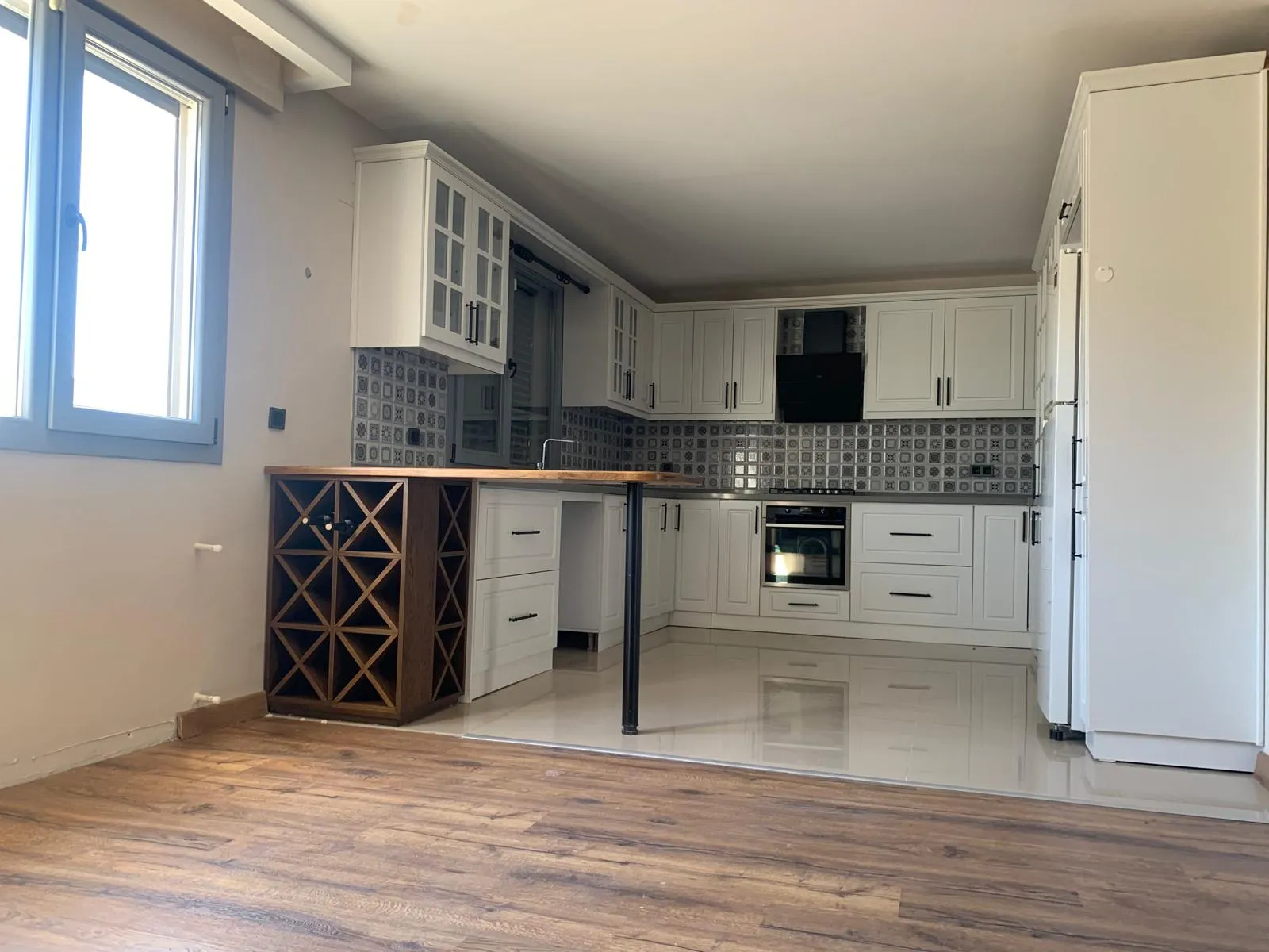 Urla Bademler Hekimköy Sitesi Satılık 5+1 Havuzlu Villa