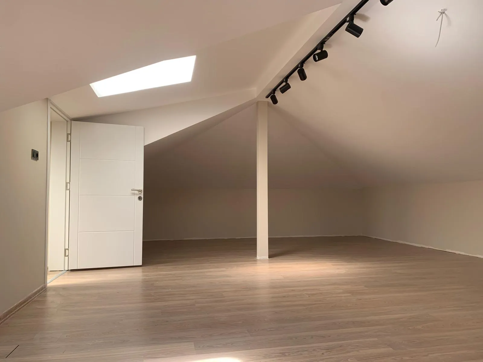 Urla Bademler Hekimköy Sitesi Satılık 5+1 Havuzlu Villa