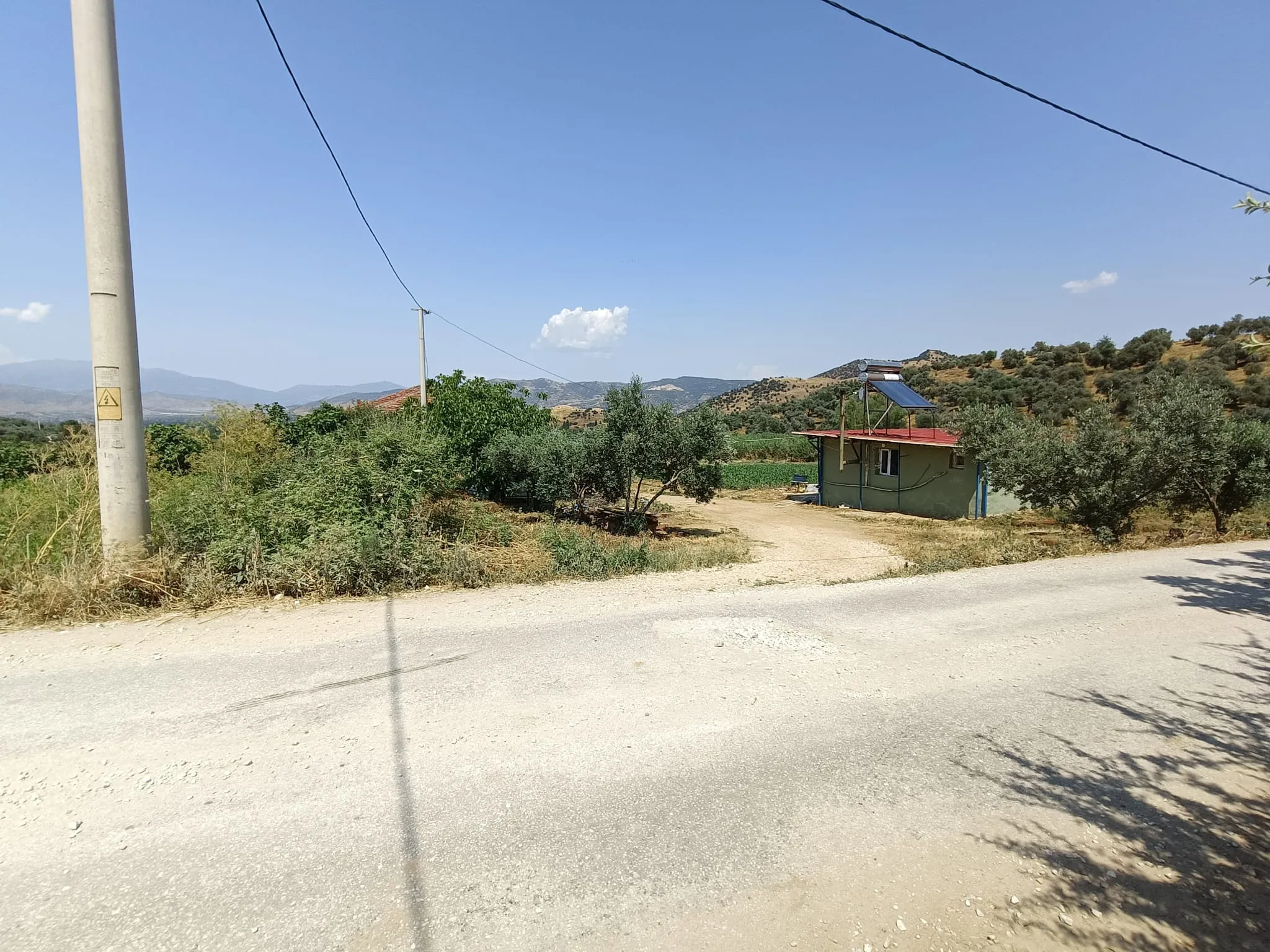 Ödemiş Emirli Köyiçi Tarla ve İki Katlı Ev