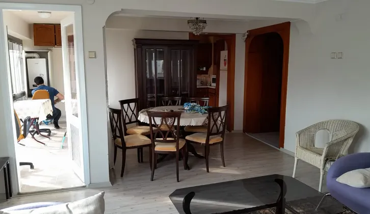bornovada kıralık  üç artı bir eşyalı ful