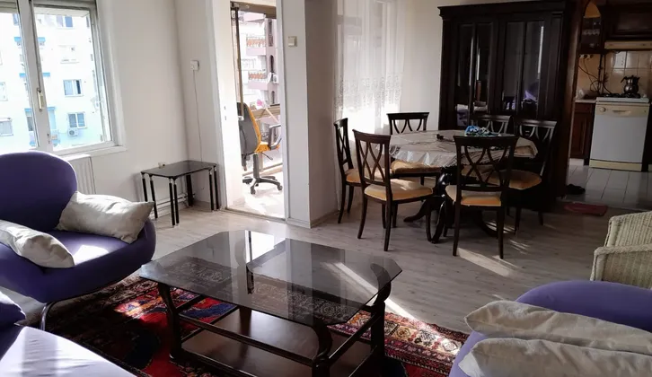 bornovada kıralık  üç artı bir eşyalı ful