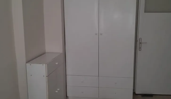 bornovada kıralık  üç artı bir eşyalı ful