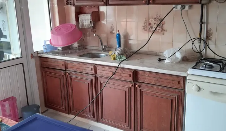 bornovada kıralık  üç artı bir eşyalı ful