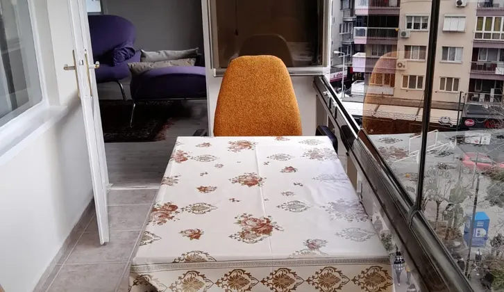 bornovada kıralık  üç artı bir eşyalı ful