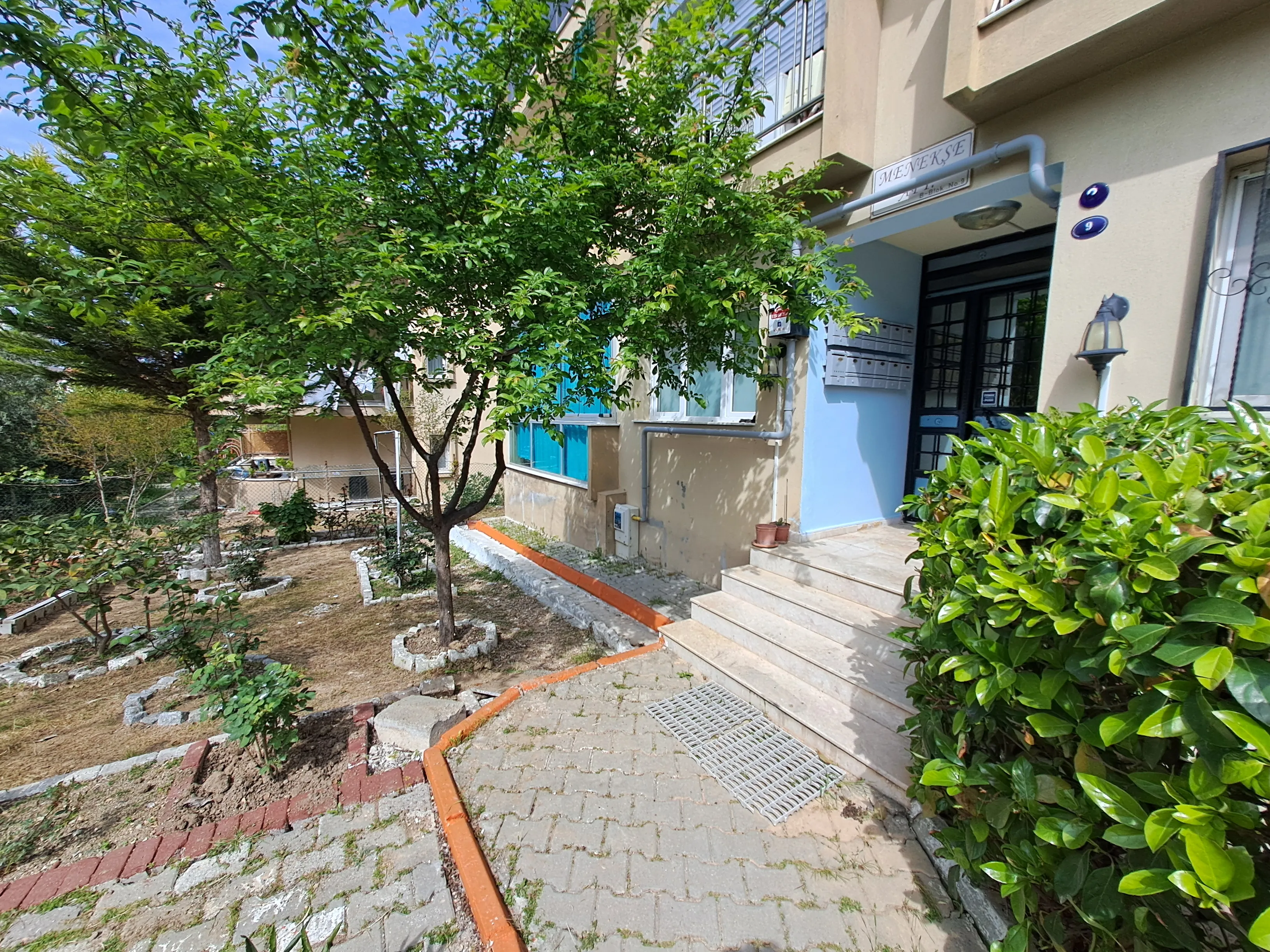 BU FIYATLA SON GUNLER‼️Yenifoça'da Butik Site İçinde Takasa Uygun Eşyalı 1+1 Bahçe Katı Daire
