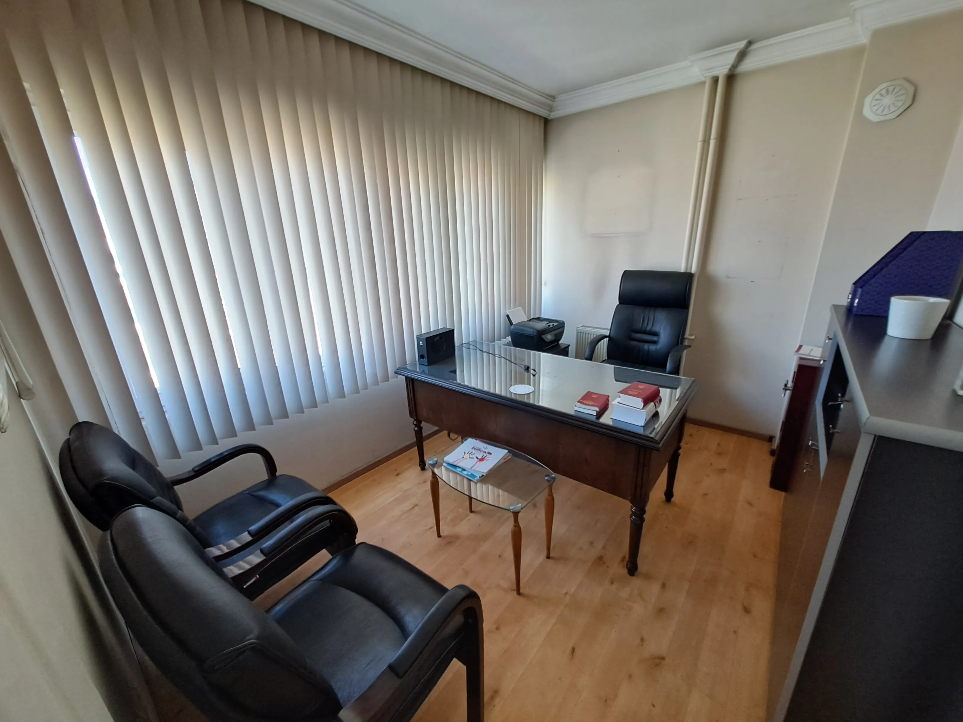 Konak Meydanı Yakını Merkezi Konumlu Komple Mobilyalı FIRSAT FIYAT AVANTAJIYLA 1+1 Ofis