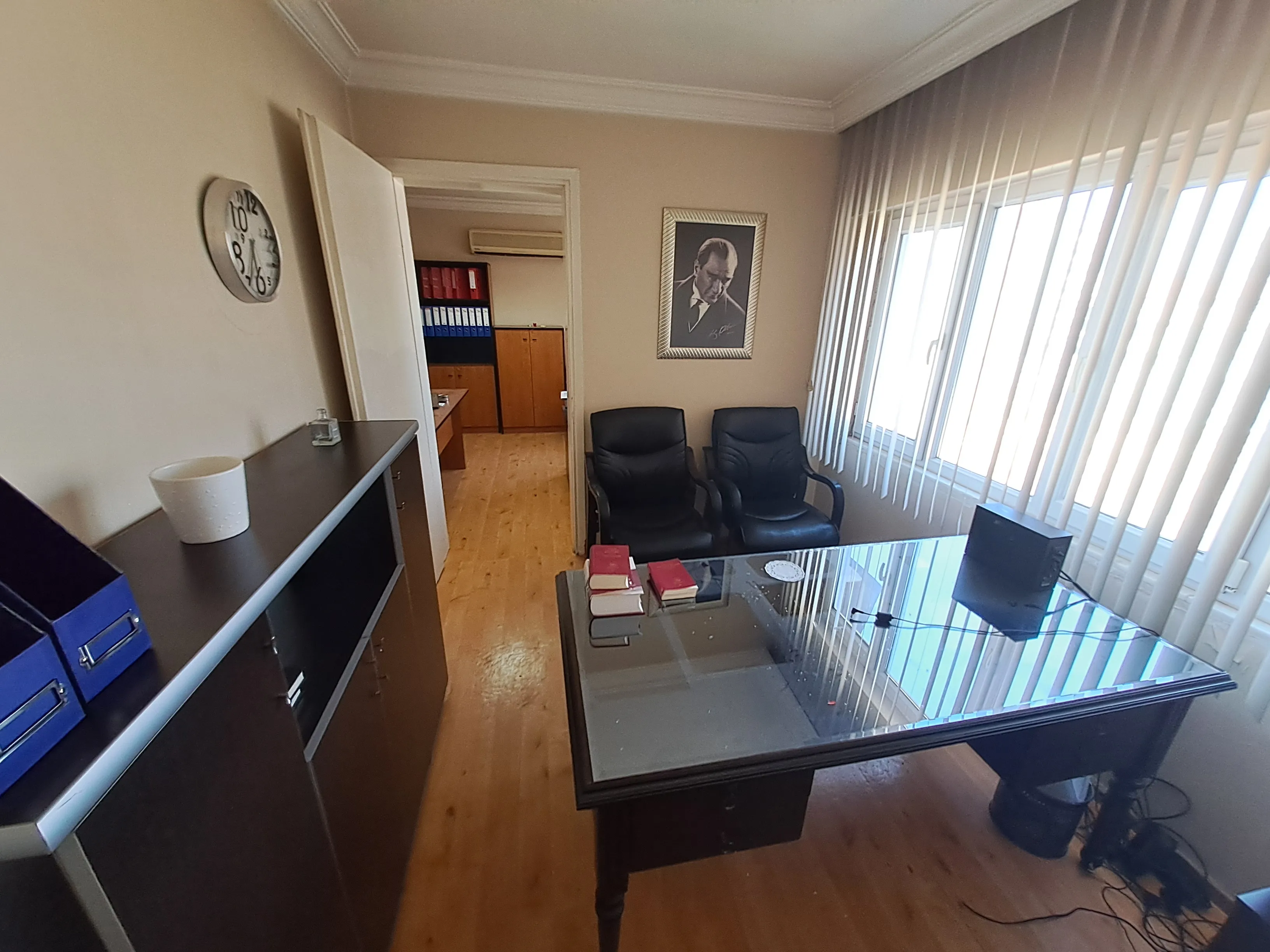 Konak Meydanı Yakını Merkezi Konumlu Komple Mobilyalı FIRSAT FIYAT AVANTAJIYLA 1+1 Ofis