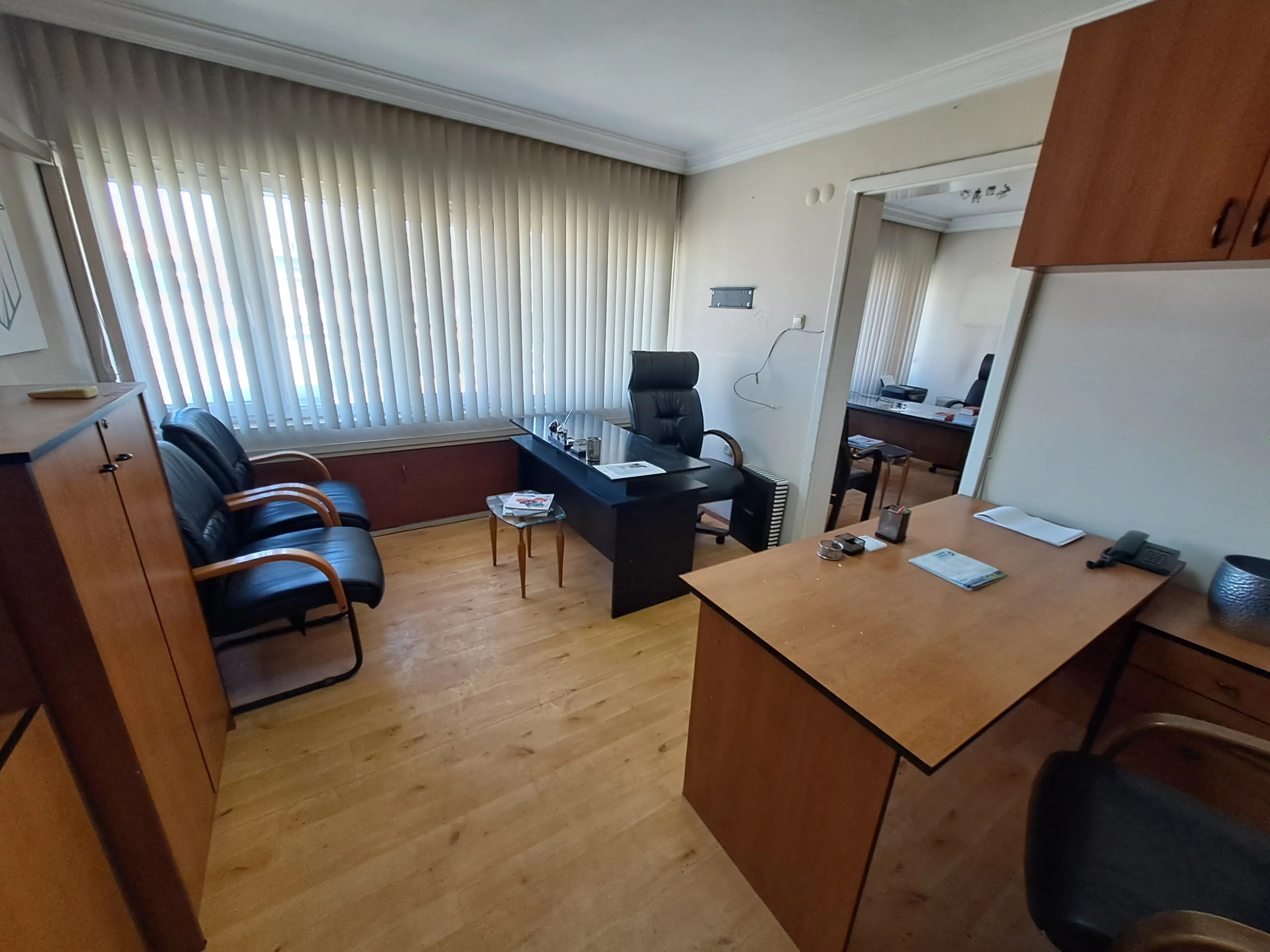 Konak Meydanı Yakını Merkezi Konumlu Komple Mobilyalı FIRSAT FIYAT AVANTAJIYLA 1+1 Ofis