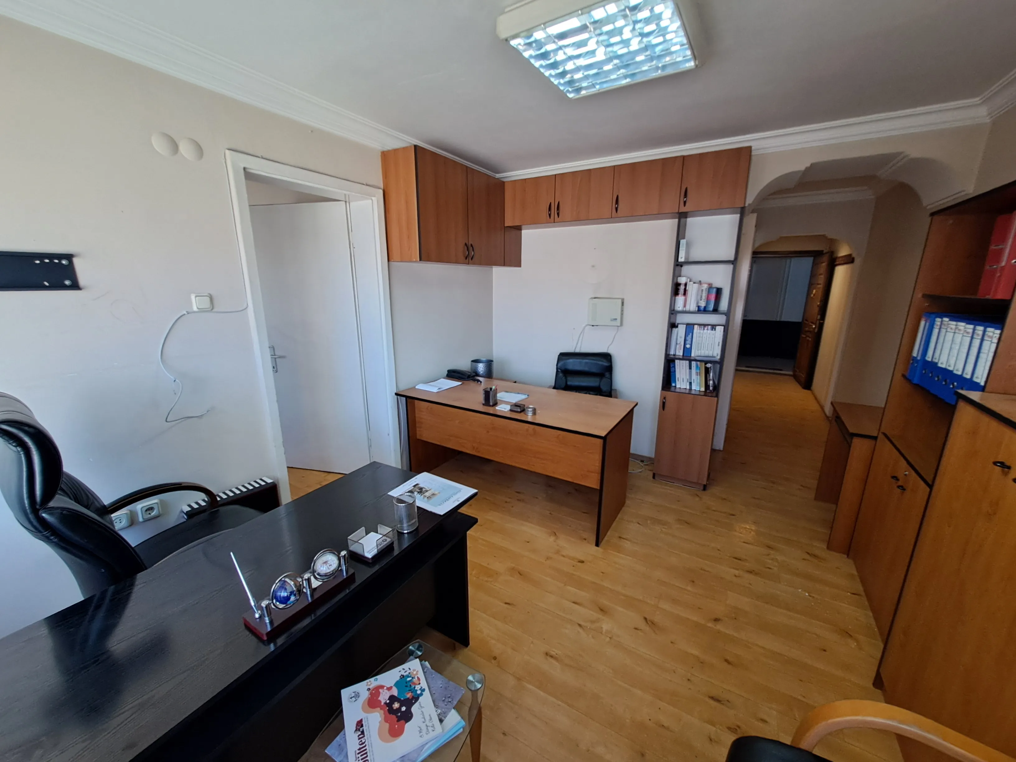 Konak Meydanı Yakını Merkezi Konumlu Komple Mobilyalı FIRSAT FIYAT AVANTAJIYLA 1+1 Ofis