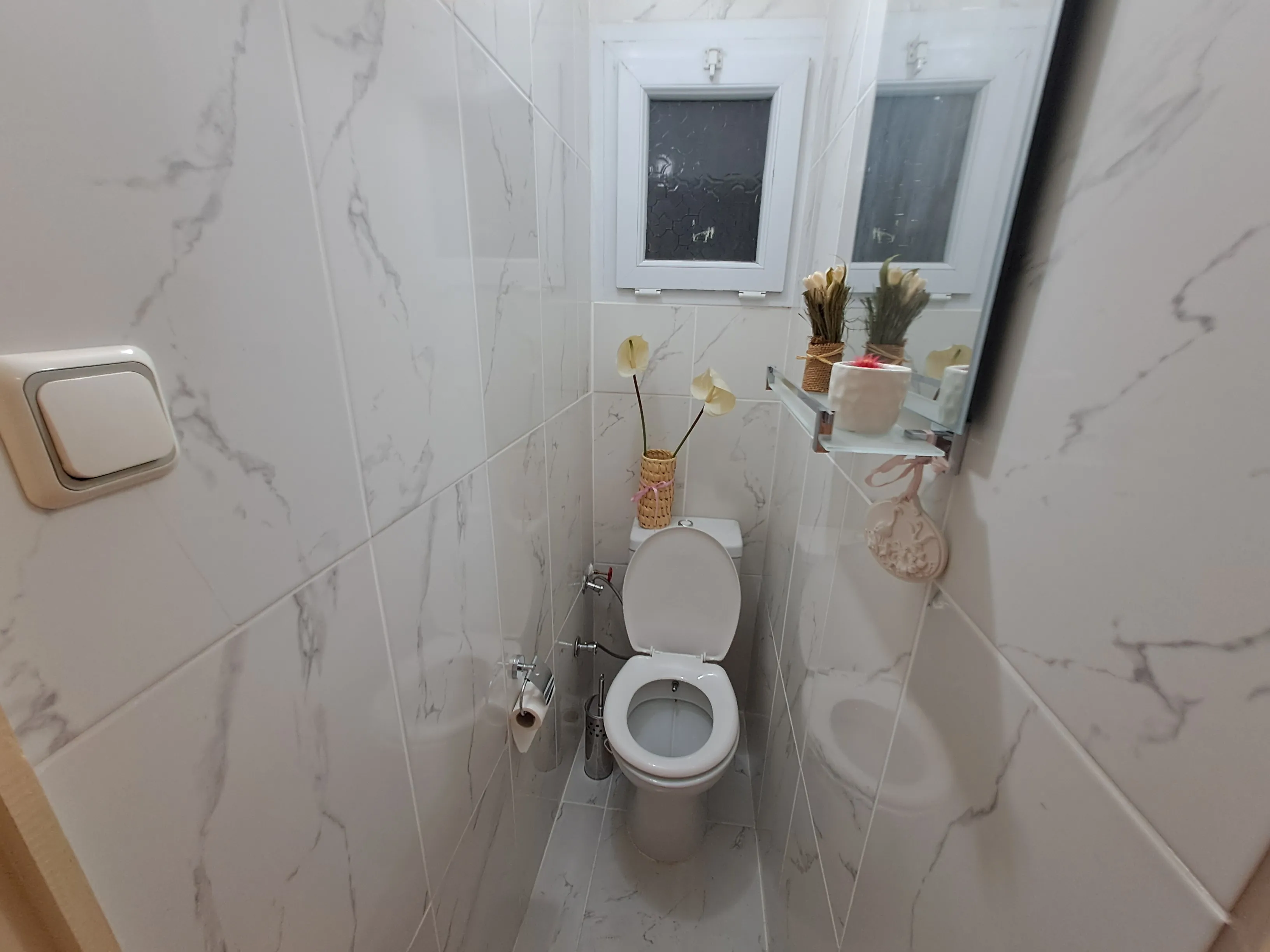 Konak Meydanı Yakını Merkezi Konumlu Komple Mobilyalı FIRSAT FIYAT AVANTAJIYLA 1+1 Ofis