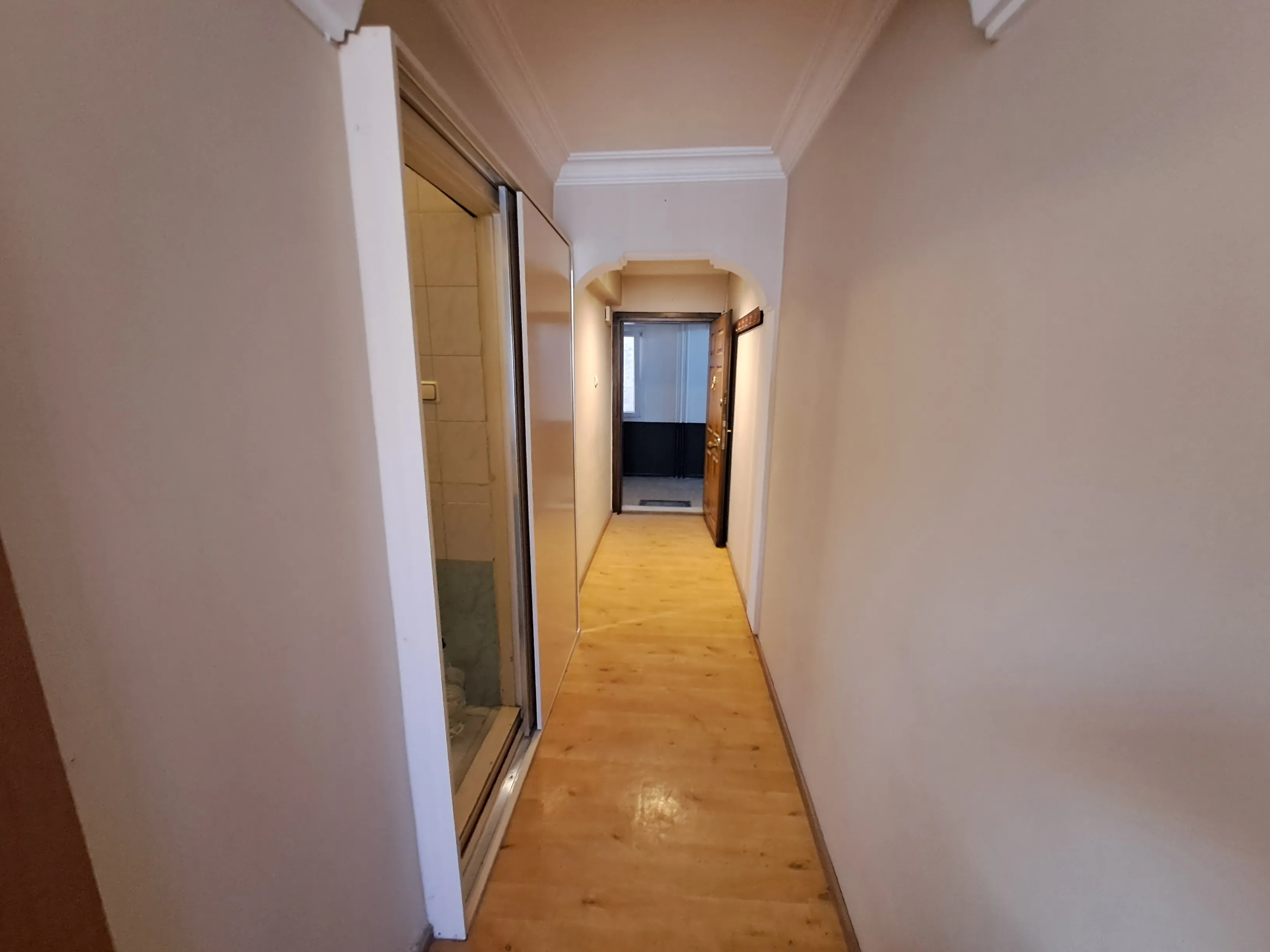 Konak Meydanı Yakını Merkezi Konumlu Komple Mobilyalı FIRSAT FIYAT AVANTAJIYLA 1+1 Ofis