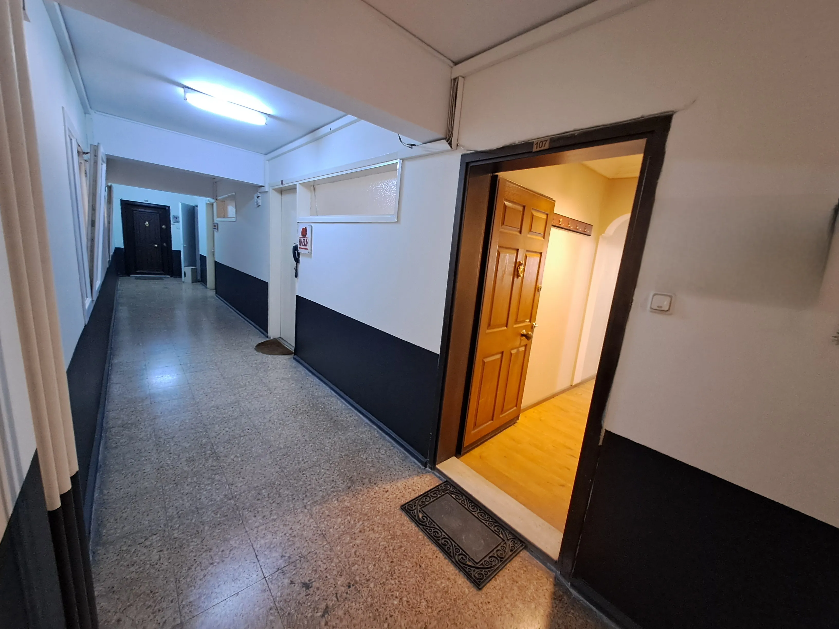 Konak Meydanı Yakını Merkezi Konumlu Komple Mobilyalı Fırsat Fıyat Avantajıyla 1+1 Ofis