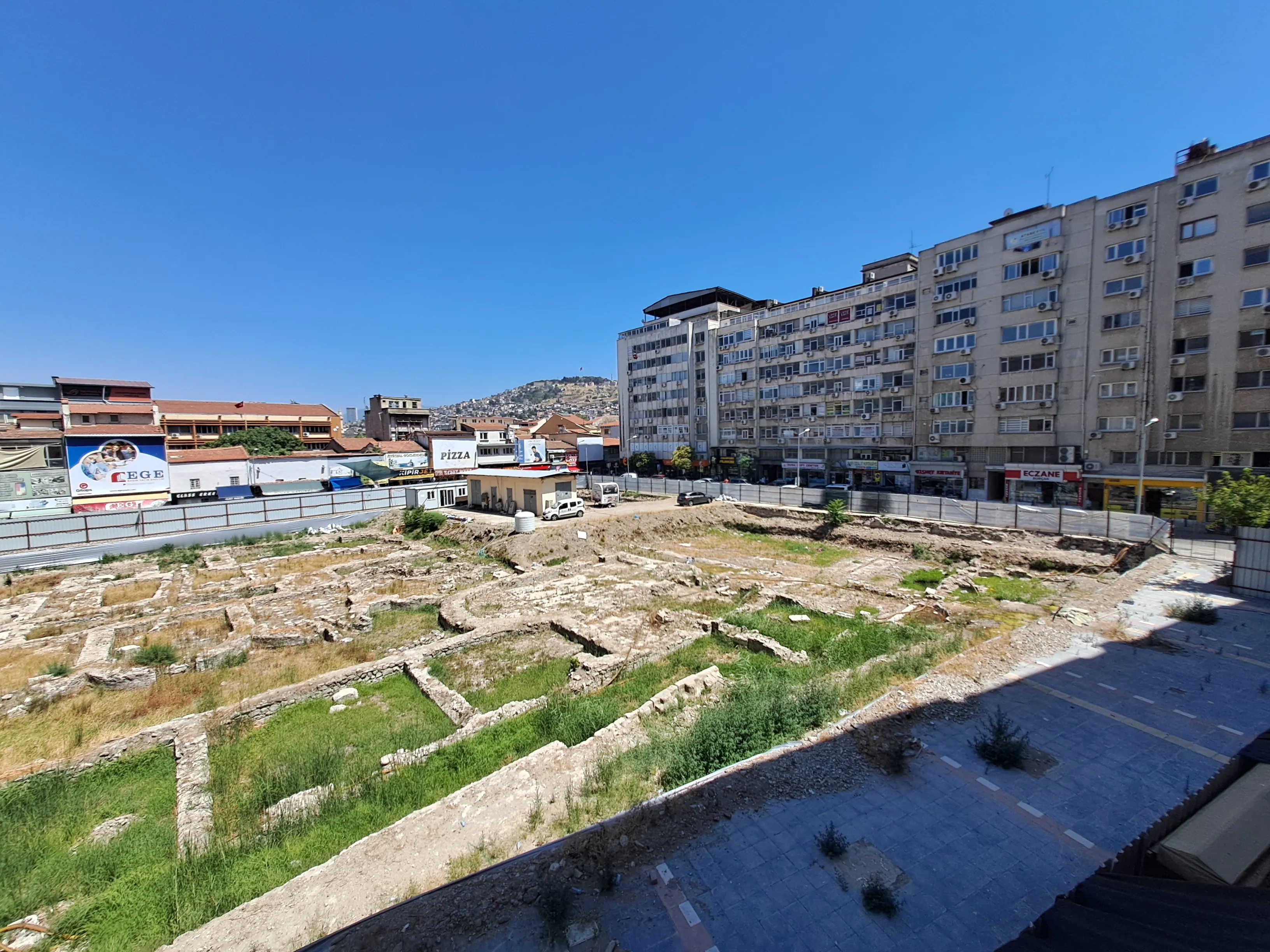 Konak Meydanı Yakını Merkezi Konumlu Komple Mobilyalı FIRSAT FIYAT AVANTAJIYLA 1+1 Ofis