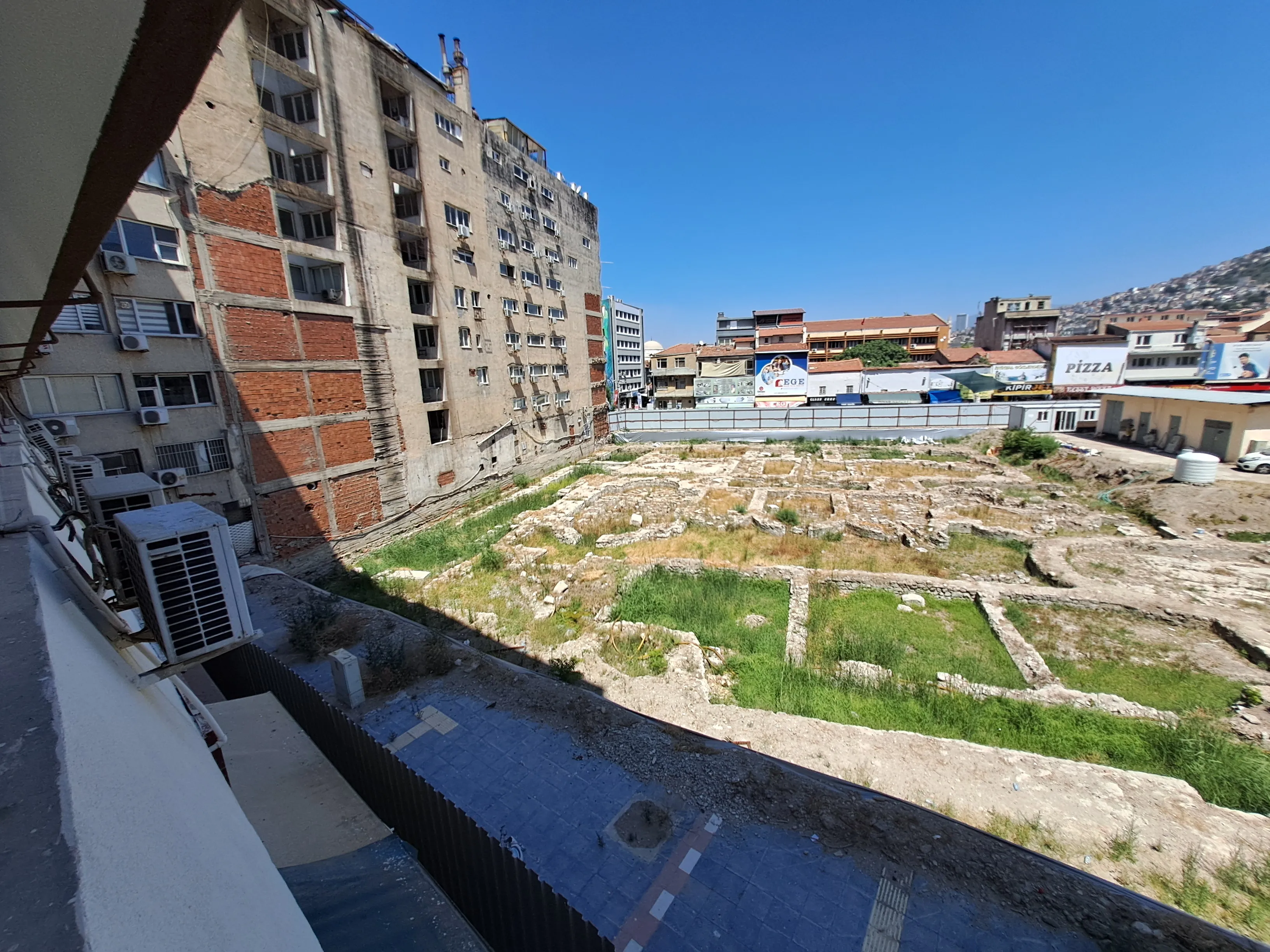 Konak Meydanı Yakını Merkezi Konumlu Komple Mobilyalı FIRSAT FIYAT AVANTAJIYLA 1+1 Ofis