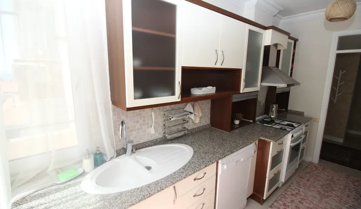 İnönü Caddesi Ve Göztepe Metro Yakını Arakat Full Eşyalı 3+1