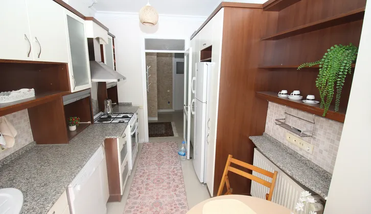 İnönü Caddesi Ve Göztepe Metro Yakını Arakat Full Eşyalı 3+1